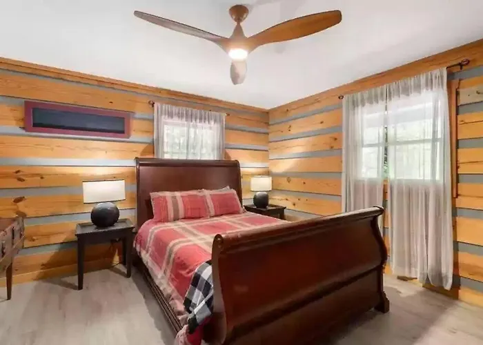 Buckner\'S Getaway! Close To Town, Lake And River!