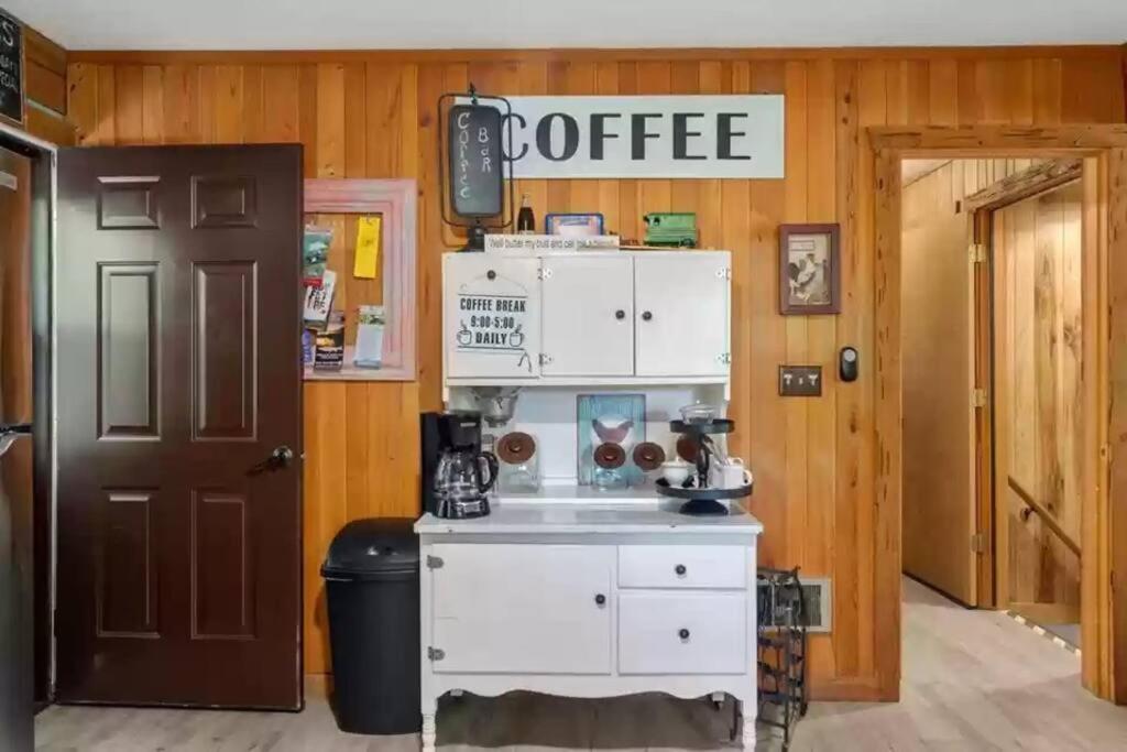 Buckner's Getaway! Close To Town, And River! Holiday home Bryson City