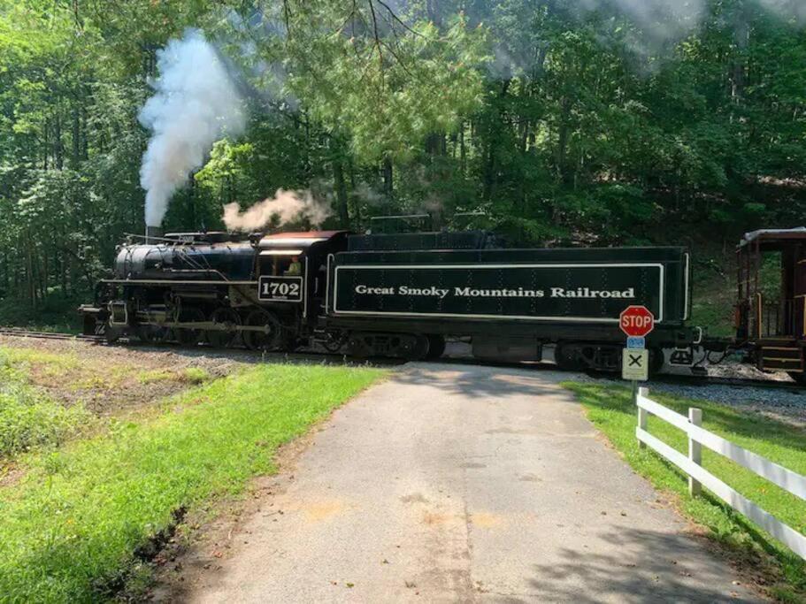 Buckner's Getaway! Close To Town, And River! * Bryson City