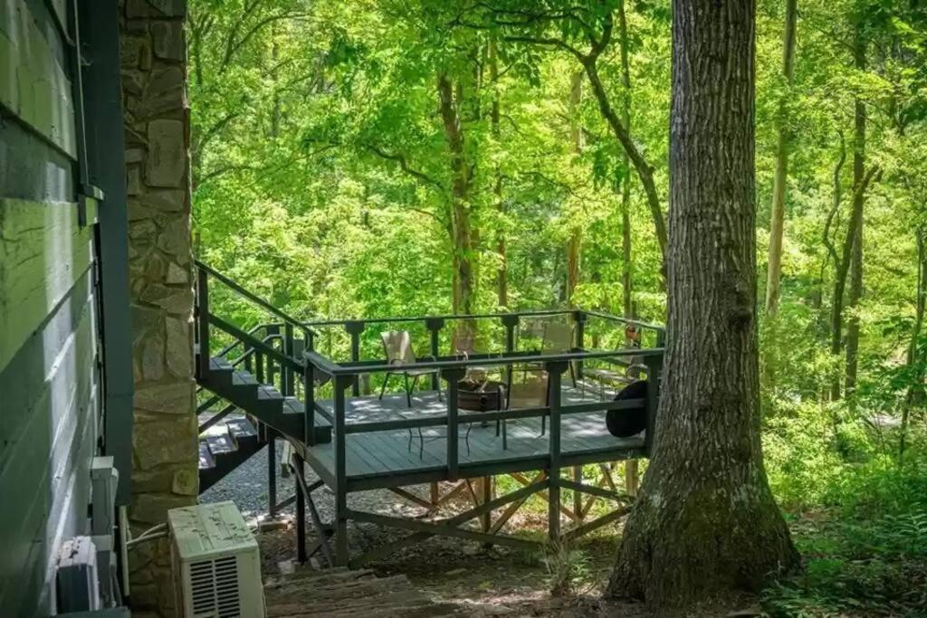 Buckner's Getaway! Close To Town, And River! Holiday home Bryson City