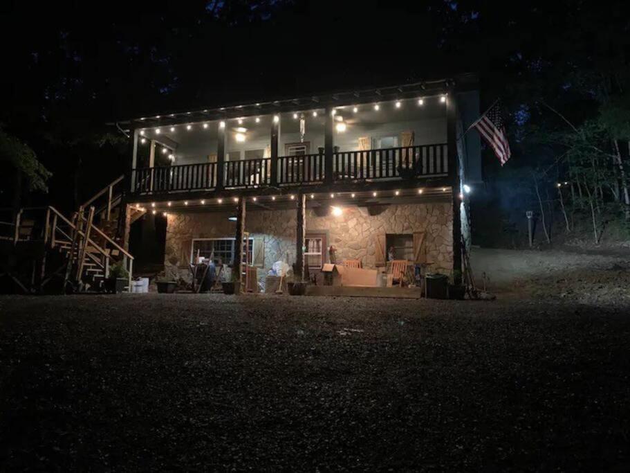 Buckner's Getaway! Close To Town, And River! Holiday home Bryson City