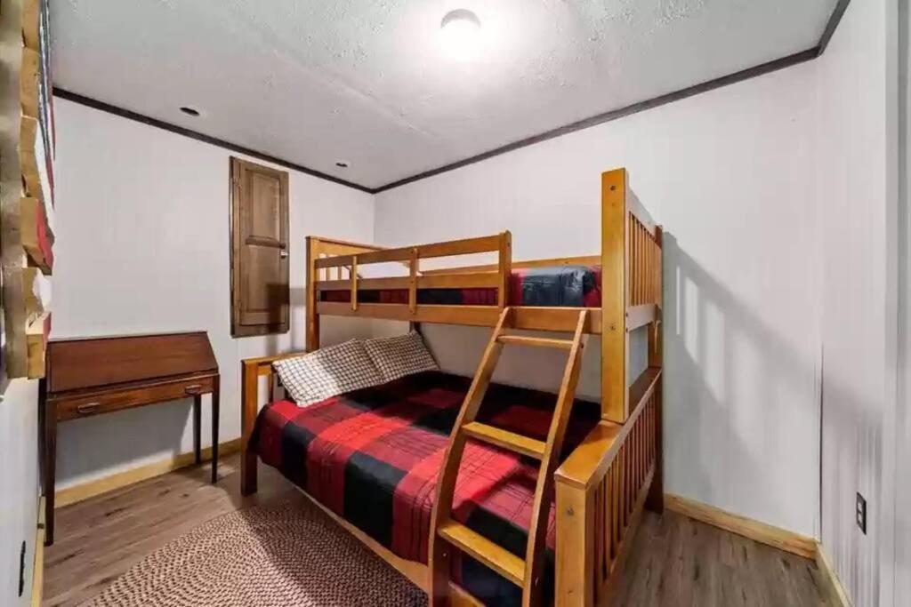 Buckner's Getaway! Close To Town, And River! Holiday home *